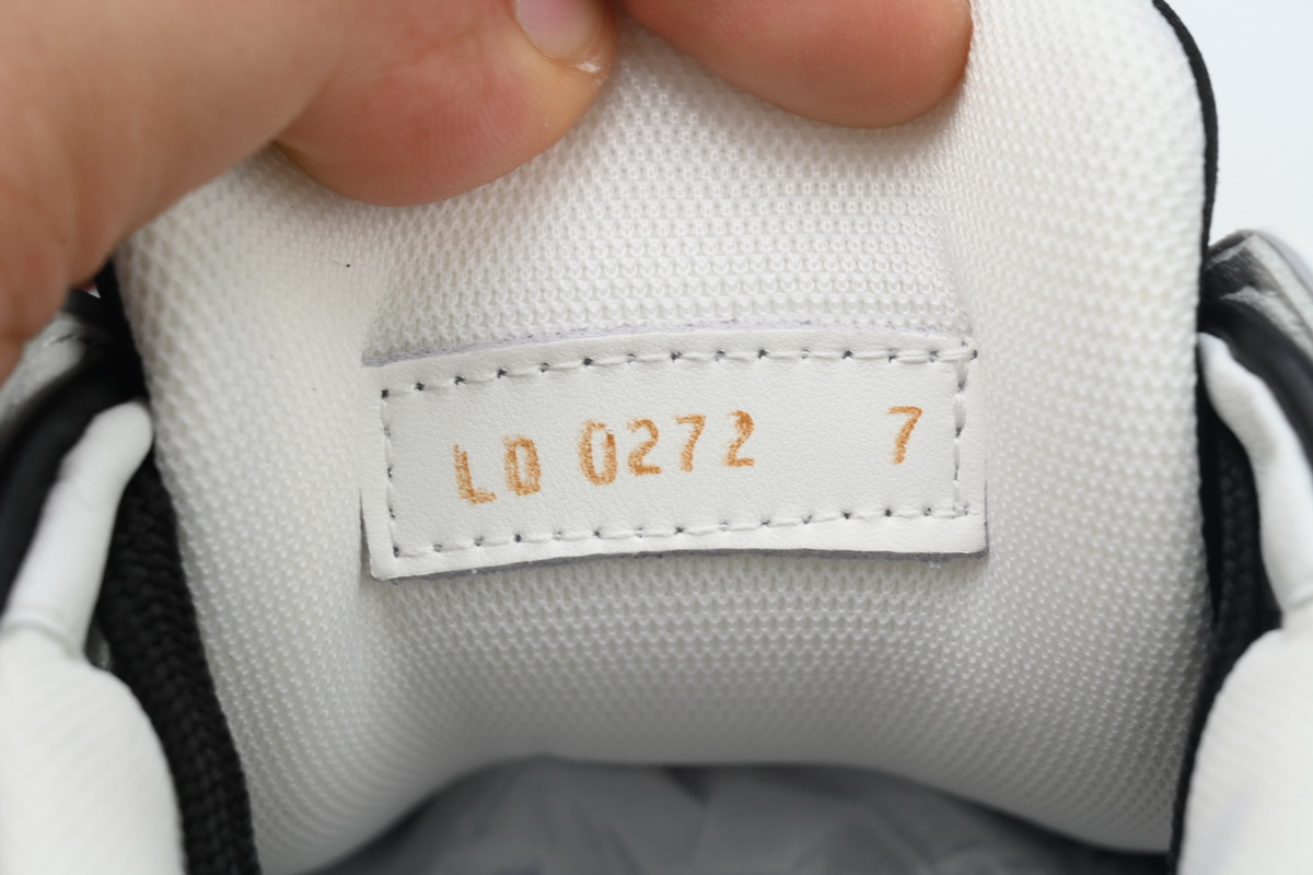 LOUIS VUITTON Trainer Black and gray