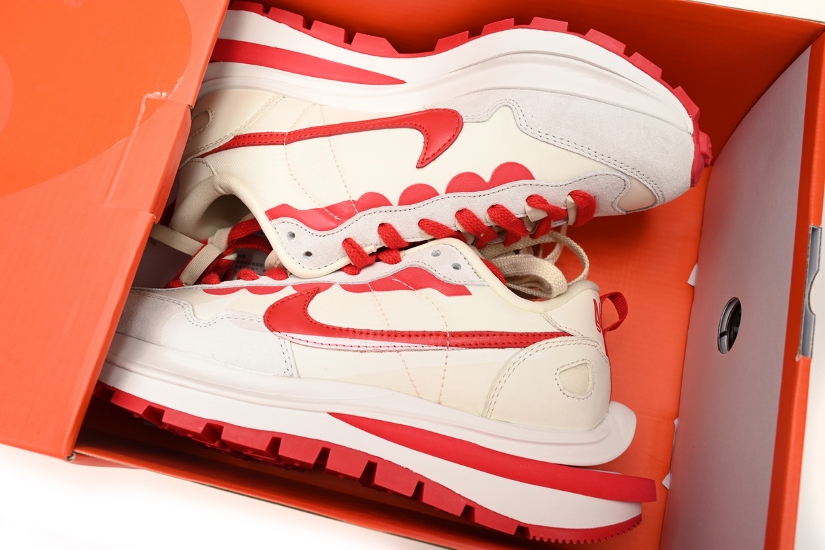 Sacai x VaporWaffle “Tour Yellow ” DD1875-110