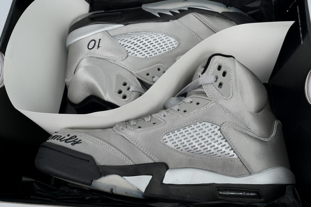 Wmns Air Jordan 5 Retro 'Wings' IO2038-001