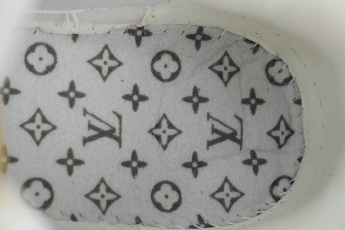 Louis Vuitton Skate Horse Hair Apricot Diamond