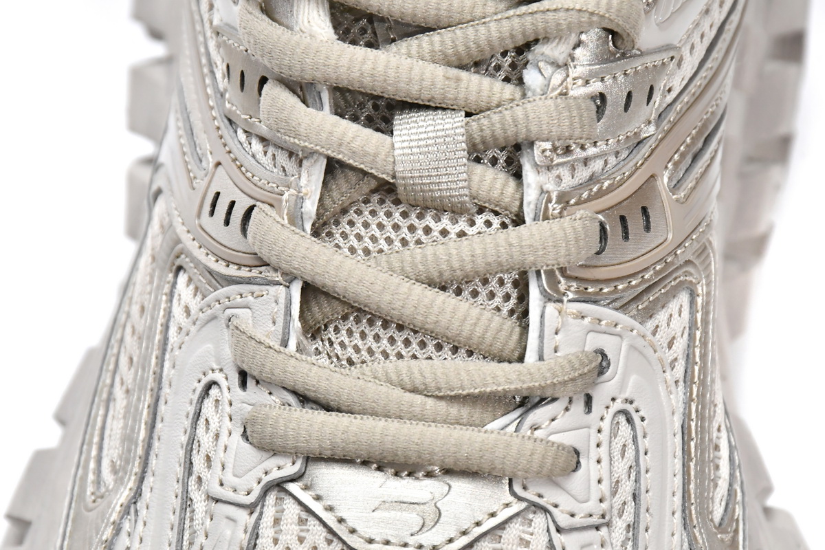 Balenciaga Defender Beige 685611 W2RA6 9700