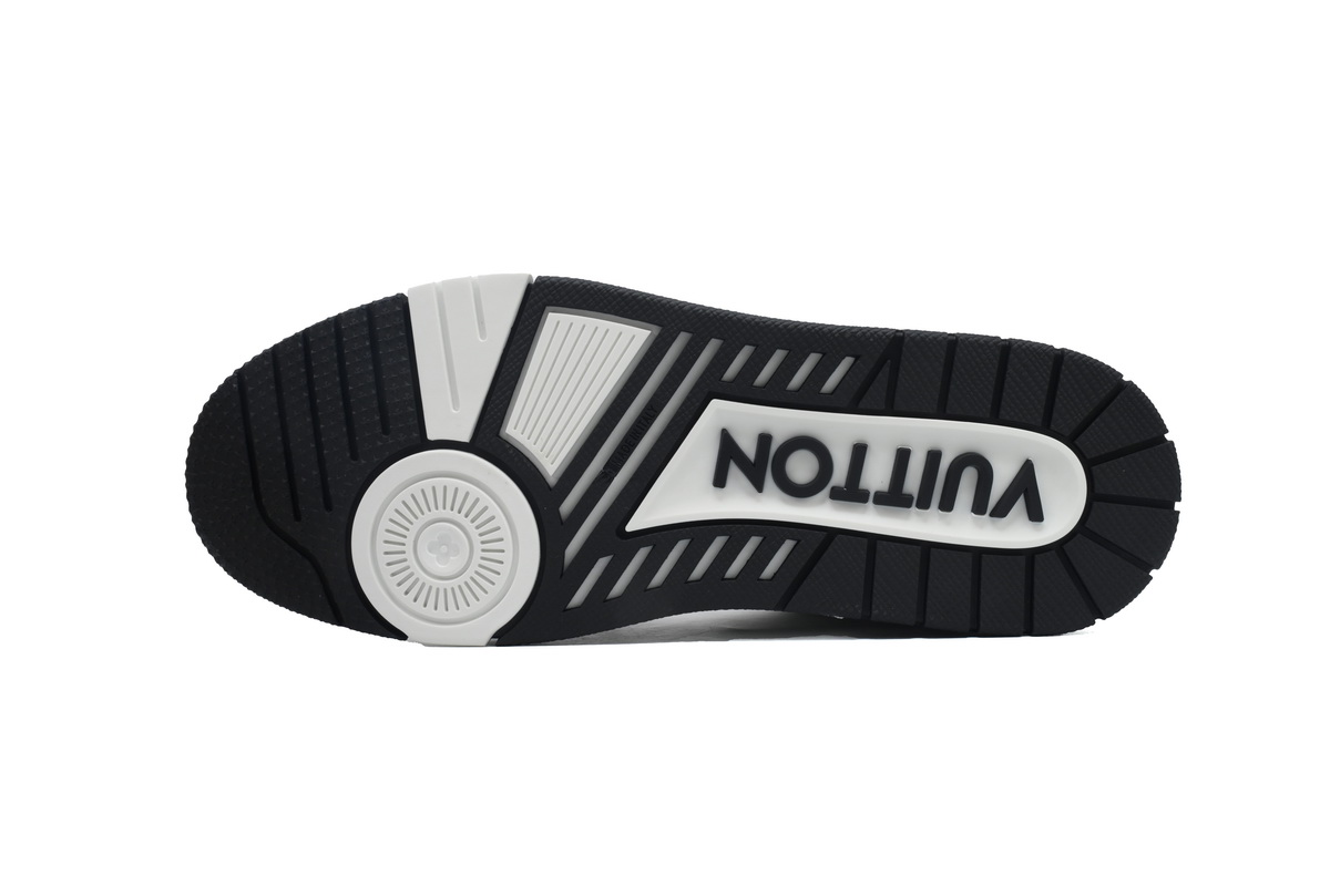 LOUIS VUITTON Trainer White and black