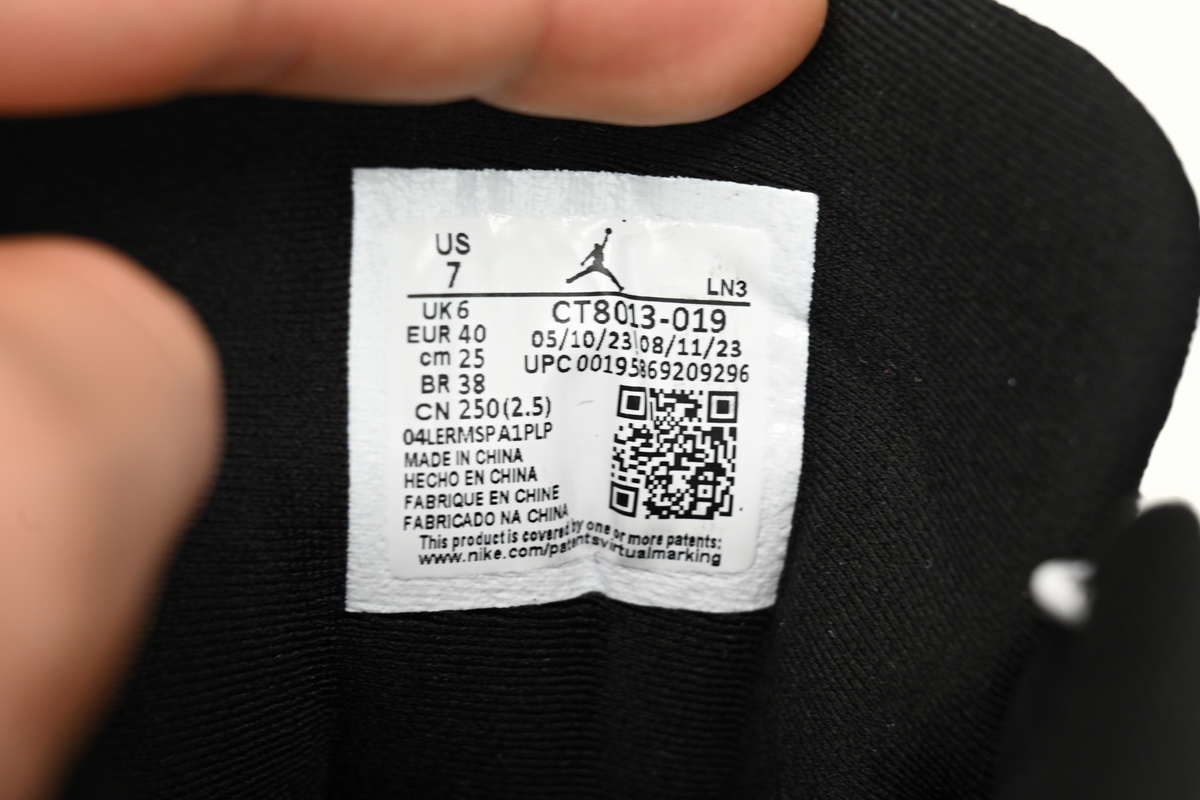 Air Jordan 12 Grey Wolf CT8013-019