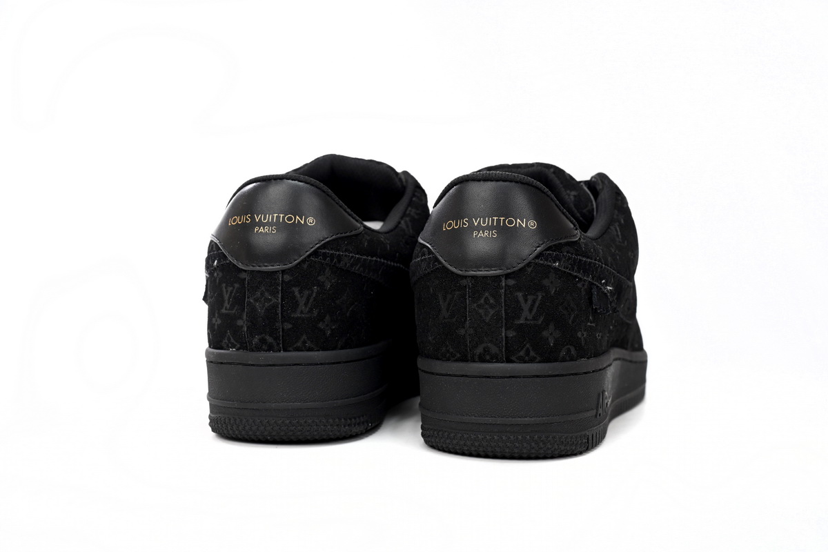 LOUIS VUITTON x Nike Air Force 1 All Black 1A9VD7
