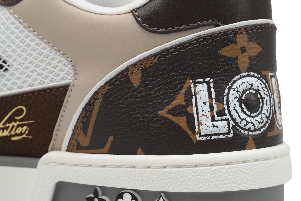 LOUIS VUITTON Trainer Coffee