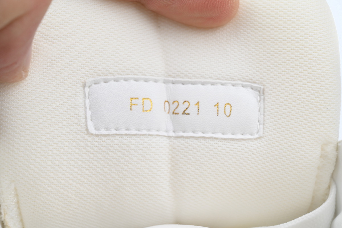 LOUIS VUITTON Trainer Grey white