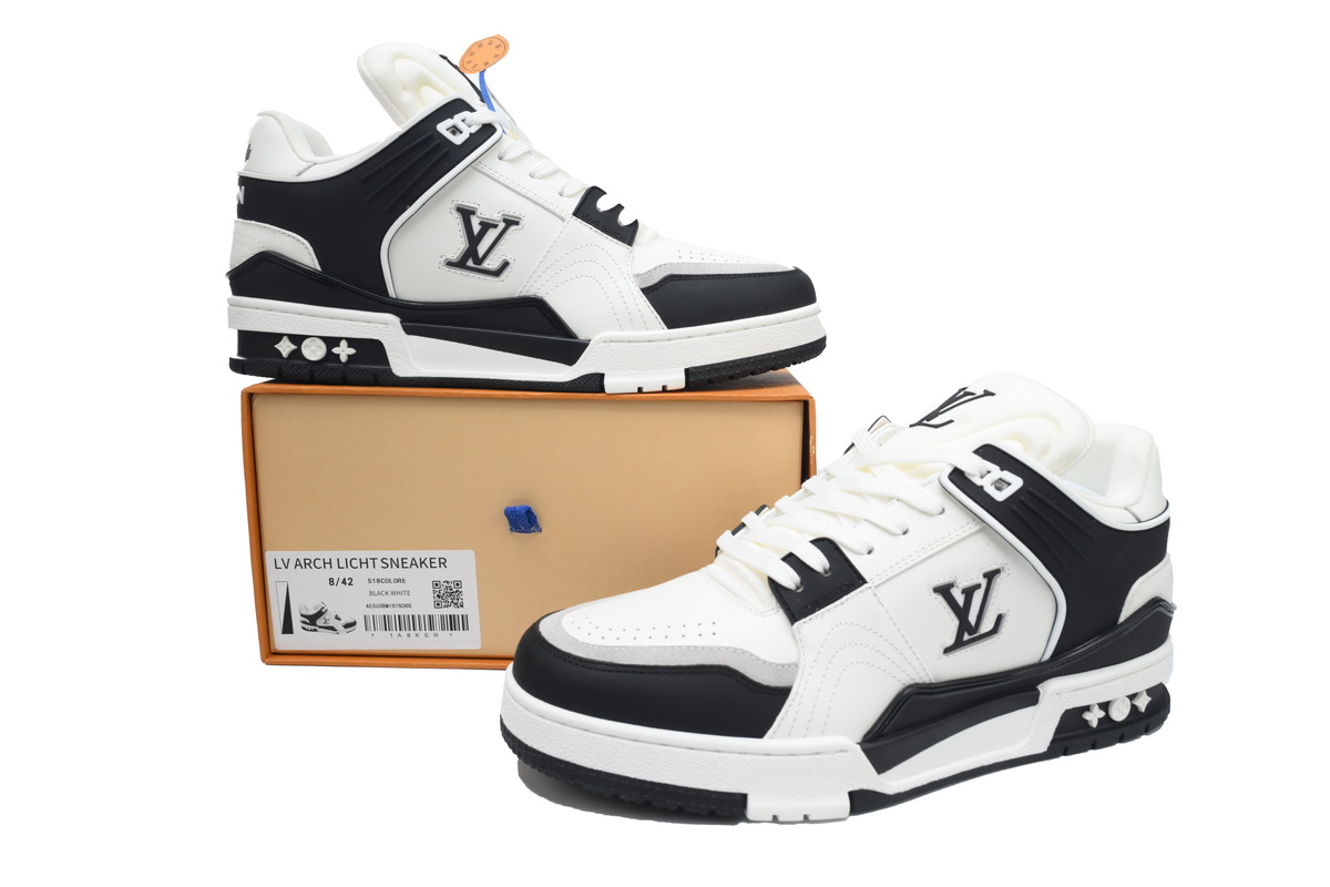 LOUIS VUITTON Trainer Black and White