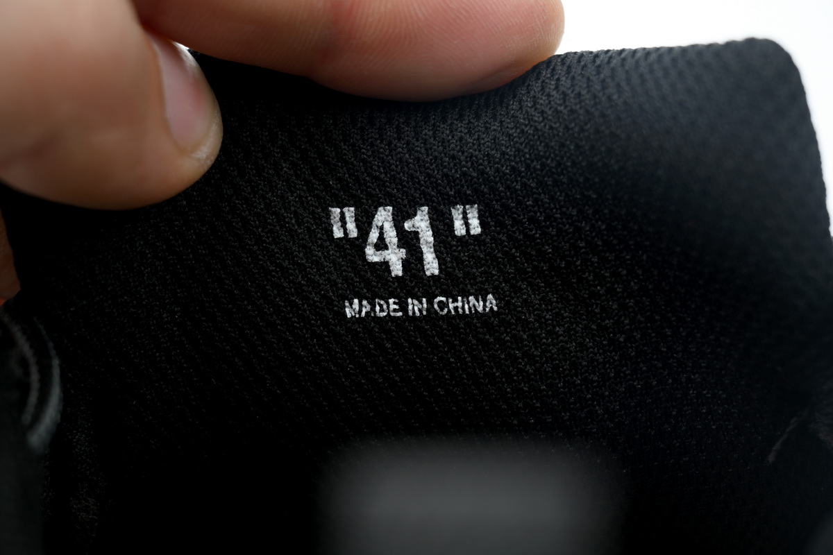 OFF-WHITE Out Of Black OMIA295C99 FAB00 11010