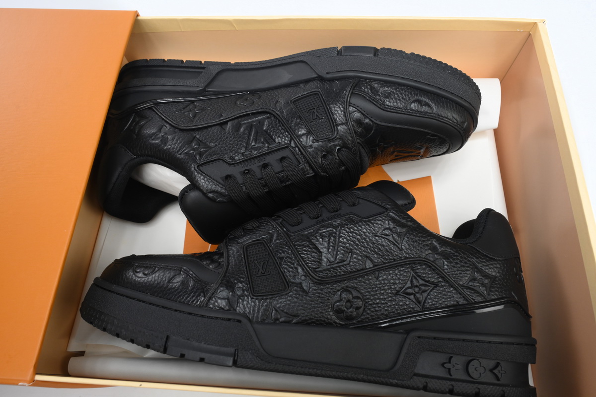 LOUIS VUITTON Trainer Black