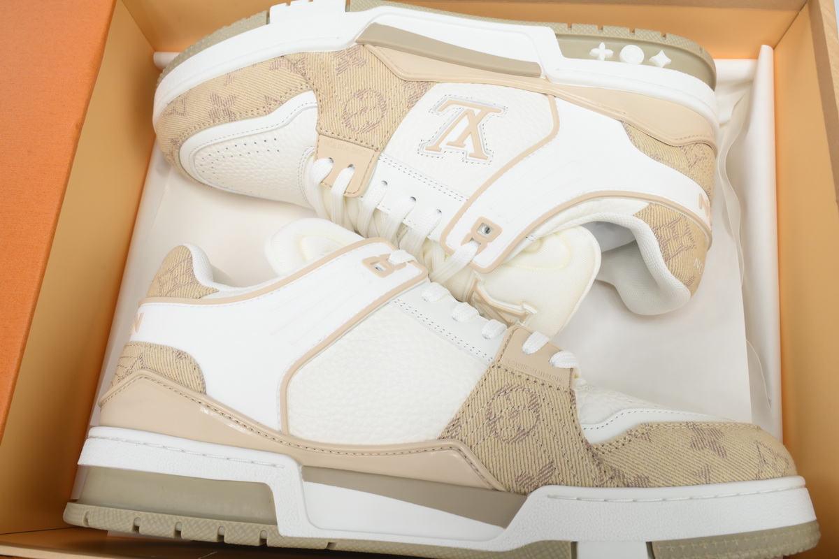 LOUIS VUITTON Trainer White Khaki