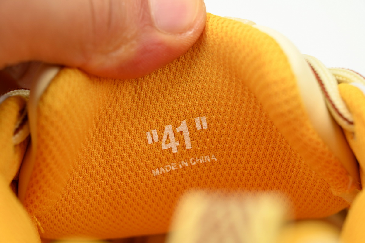 OFF-WHITE Out Of Blue Milk Yellow IIA295F24 FAB00 10003