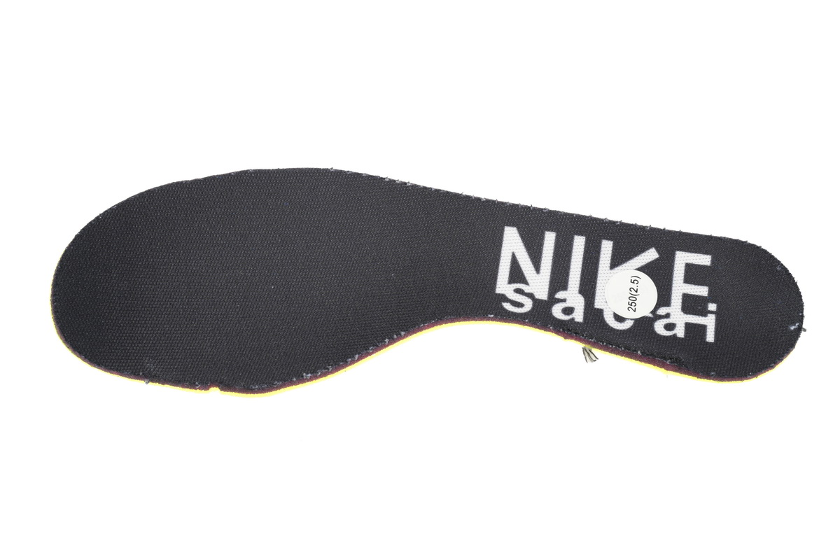 Sacai x Nike VaporWaffle Sesame and Black And White DD1875-011