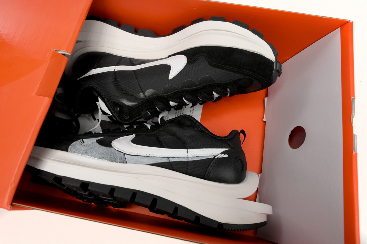 Sacai x Nike VaporWaffle Sesame and Black And White DD1875-011