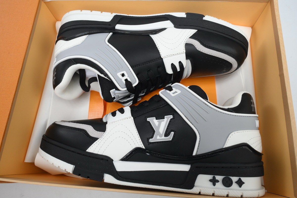 LOUIS VUITTON Trainer Black and gray