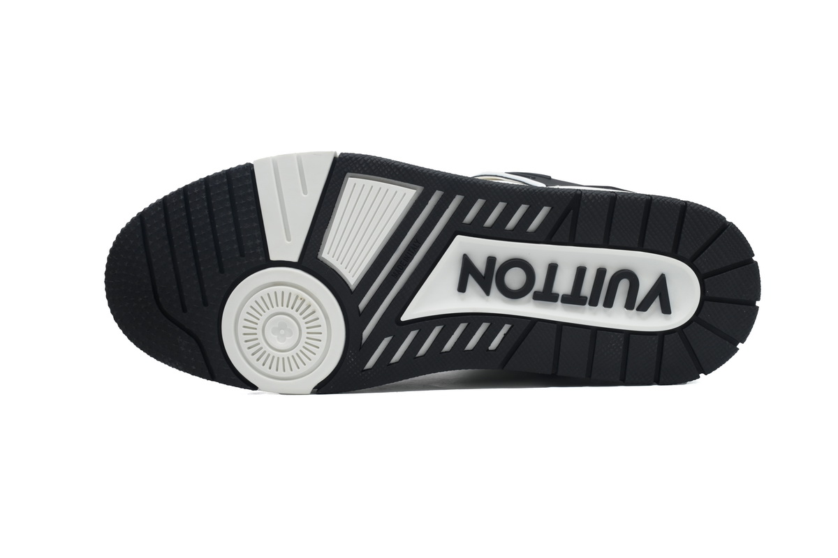 LOUIS VUITTON Trainer Black and White
