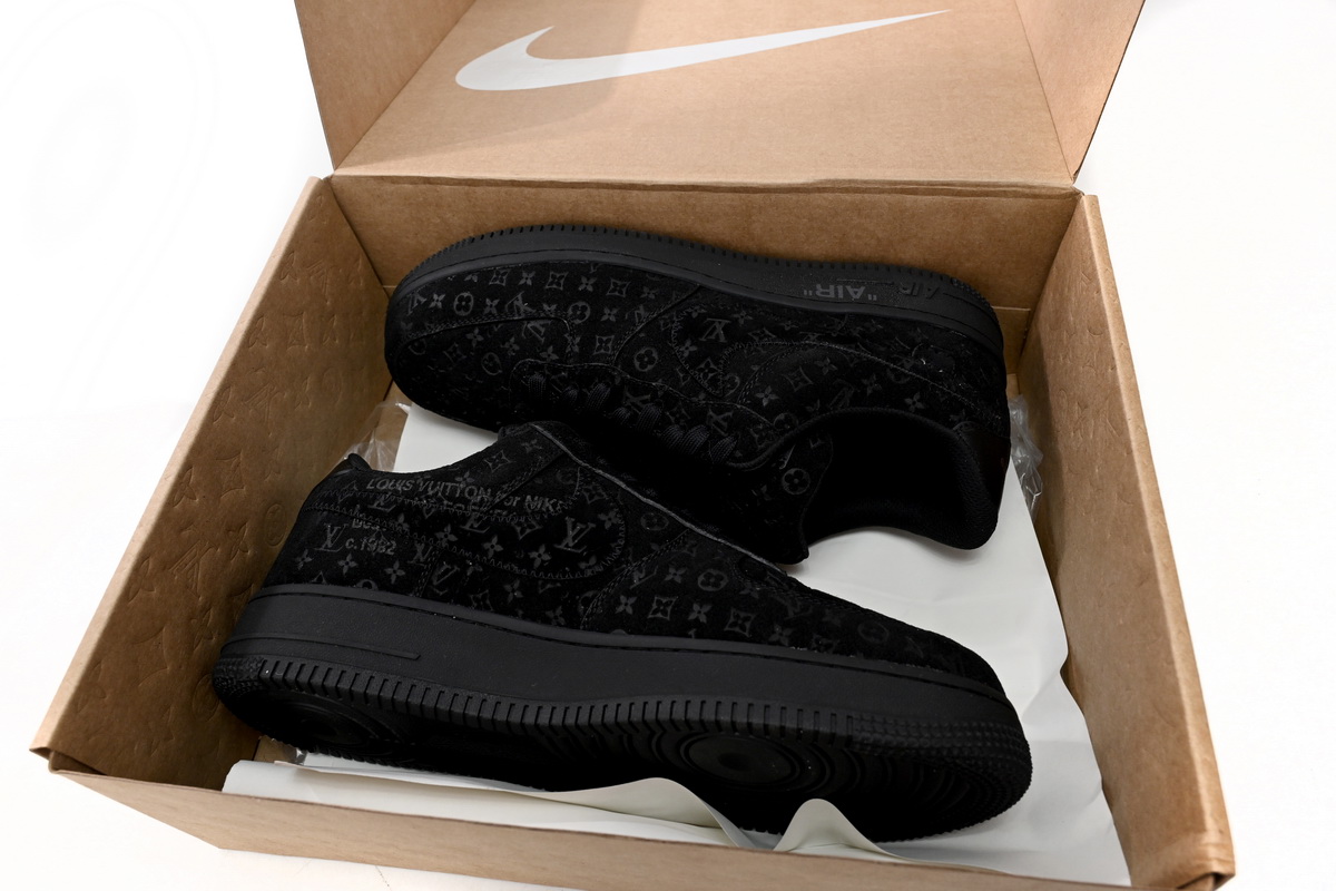 LOUIS VUITTON x Nike Air Force 1 All Black 1A9VD7