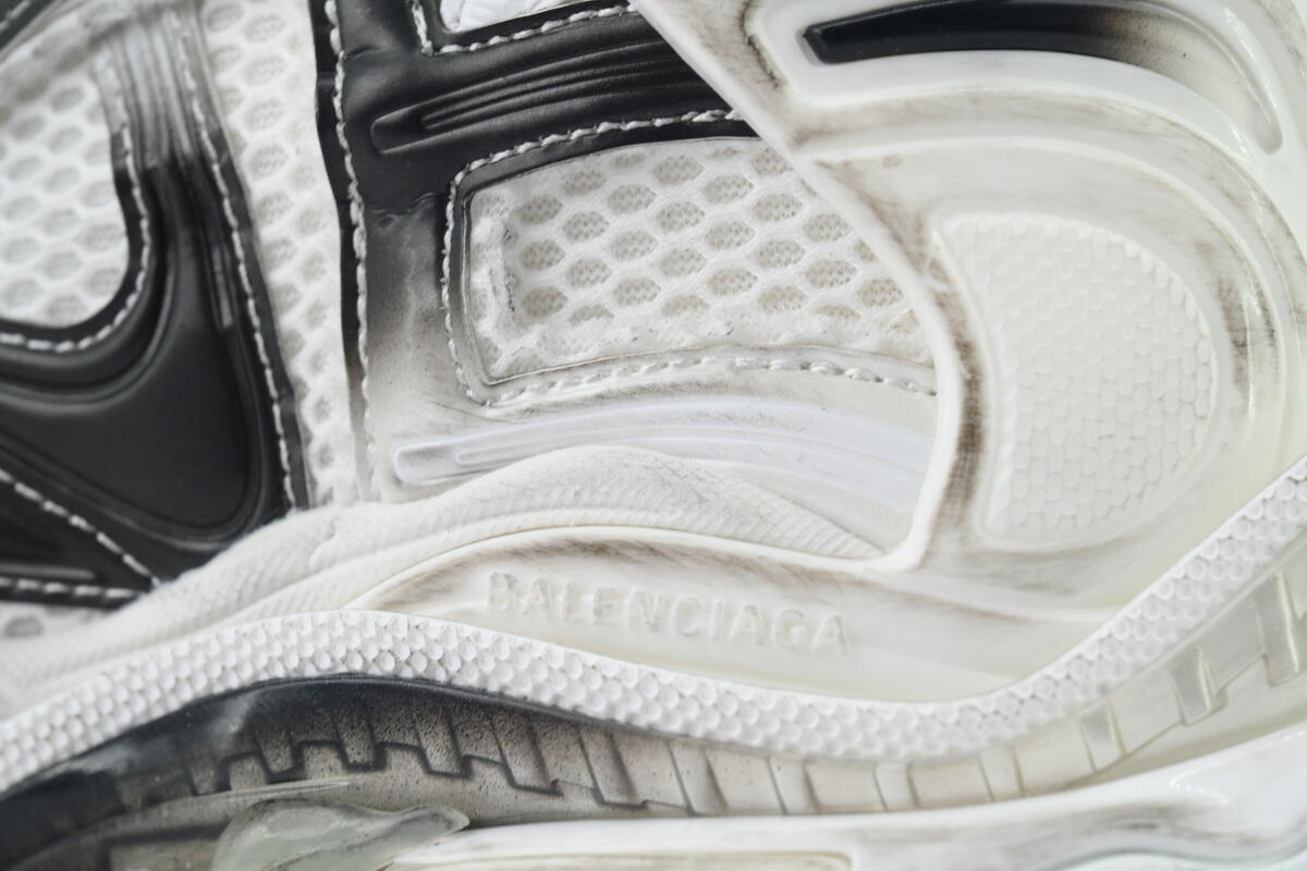Balenciaga Runner Sneaker 'Gradient - White Black' 772774 WRUNG 9010