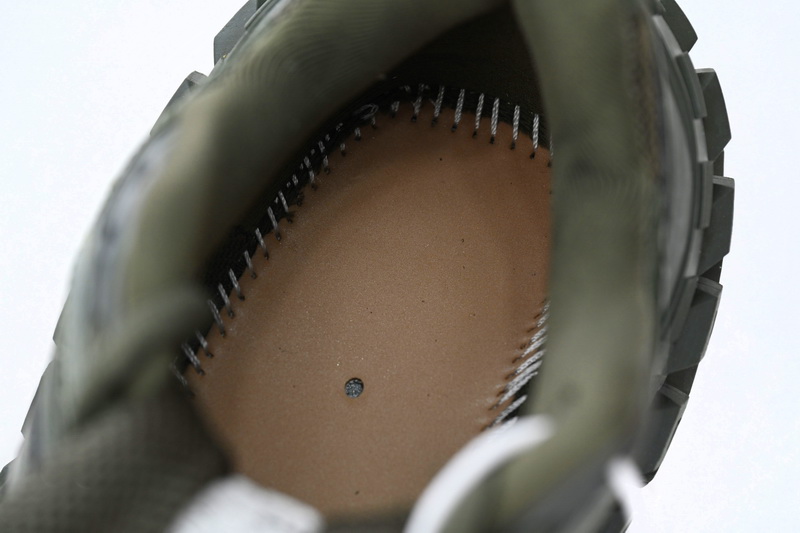 Balenciaga Defender Blackish Green 685611 W2RA6 3000