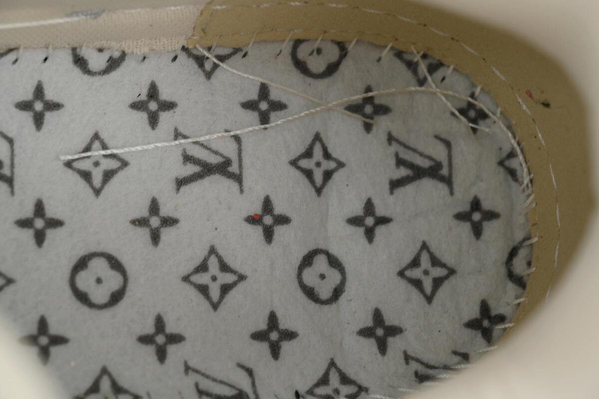 Louis Vuitton Skate Horse Hair Gray White Diamond