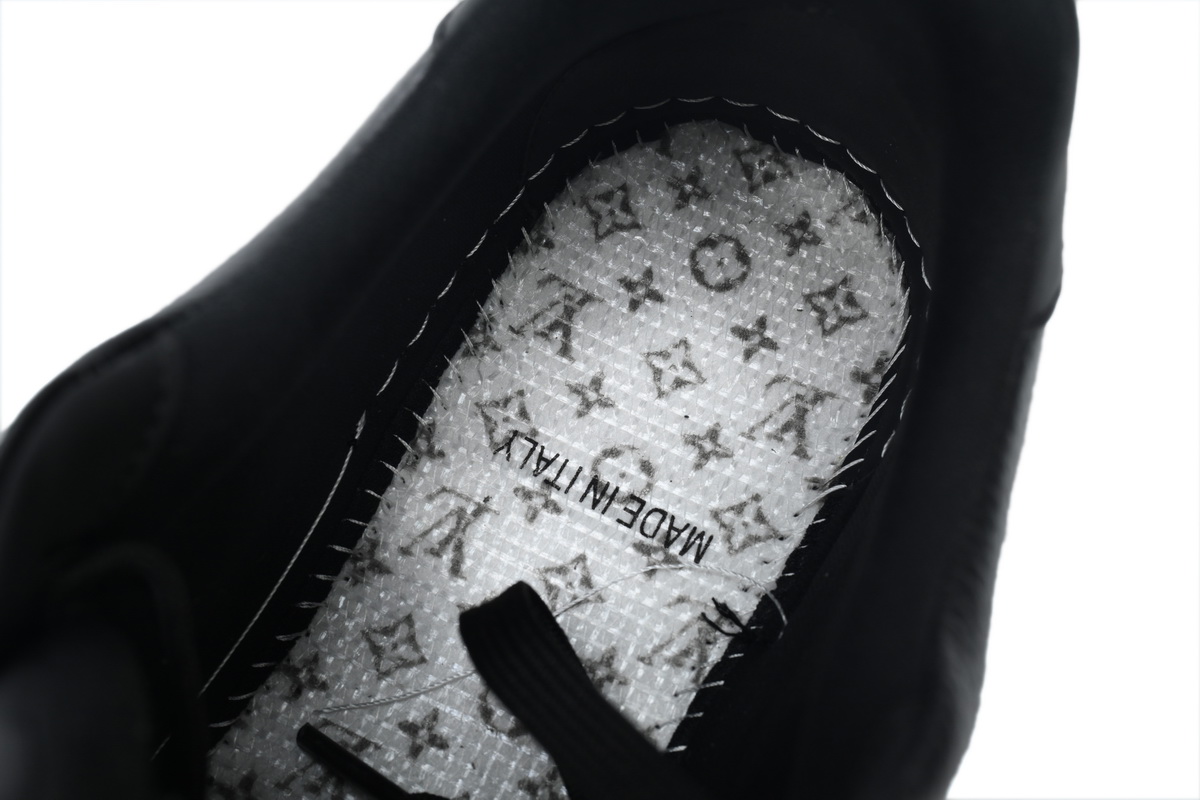 LOUIS VUITTON Trainer Black