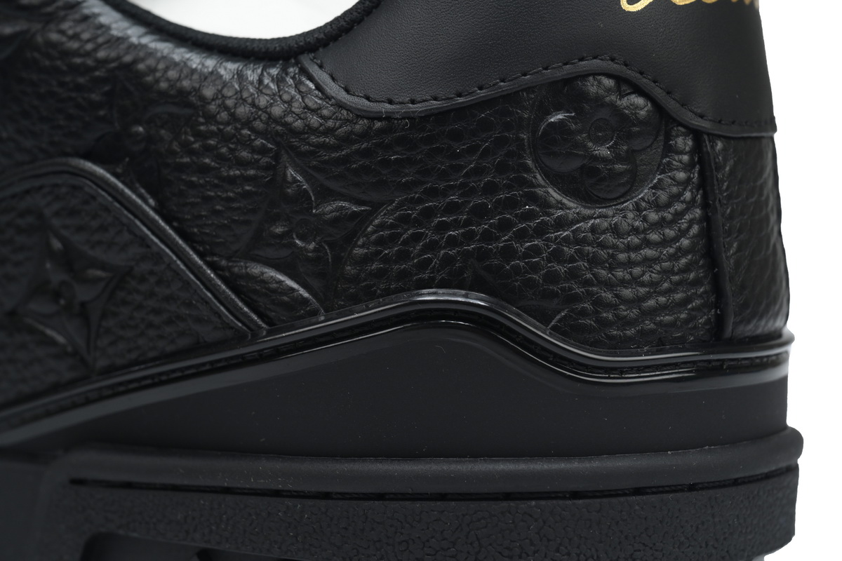LOUIS VUITTON Trainer Black
