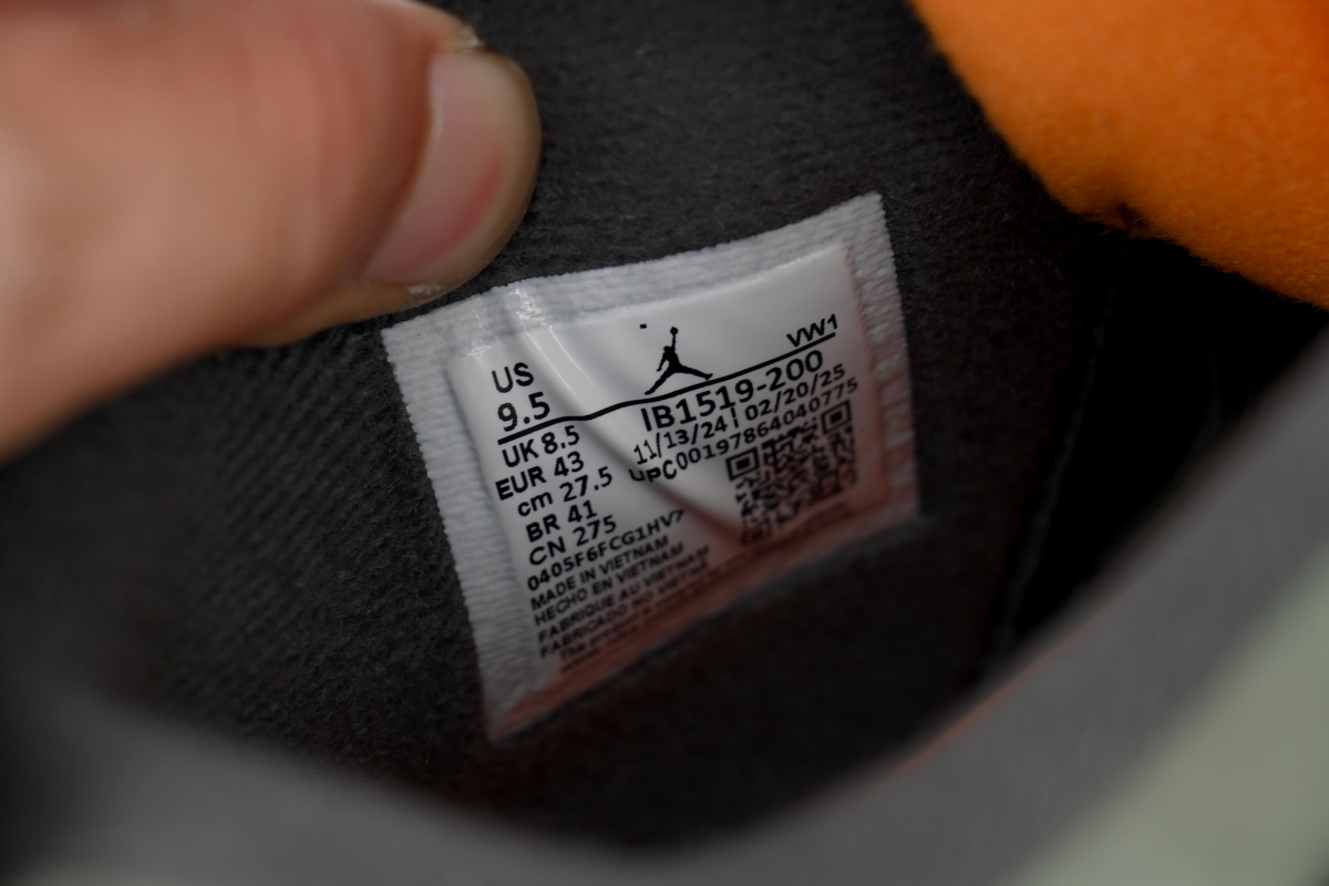 Undefeated x Air Jordan 4 Retro Green Black IB1519-200