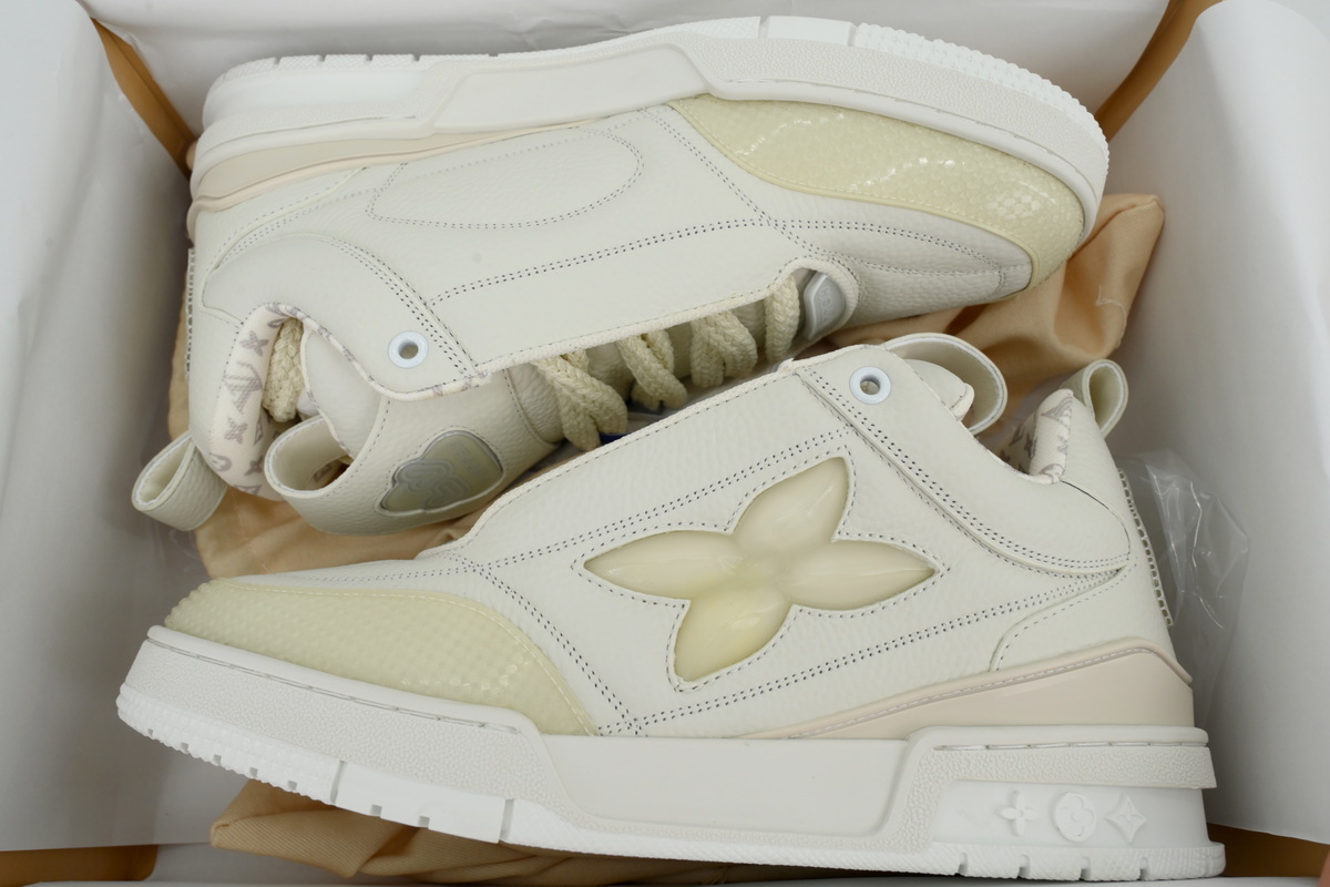 LOUIS VUITTON all white