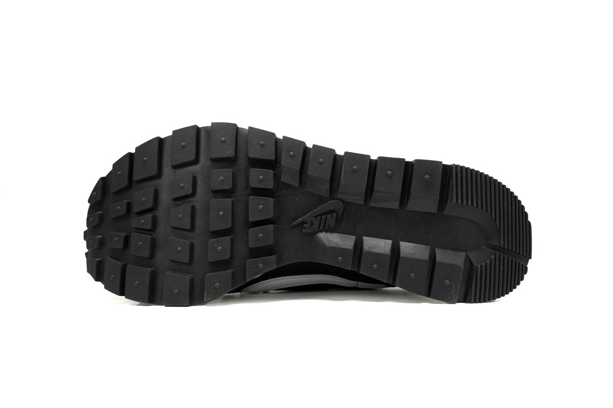 Sacai x Nike VaporWaffle Sesame and Black And White DD1875-011