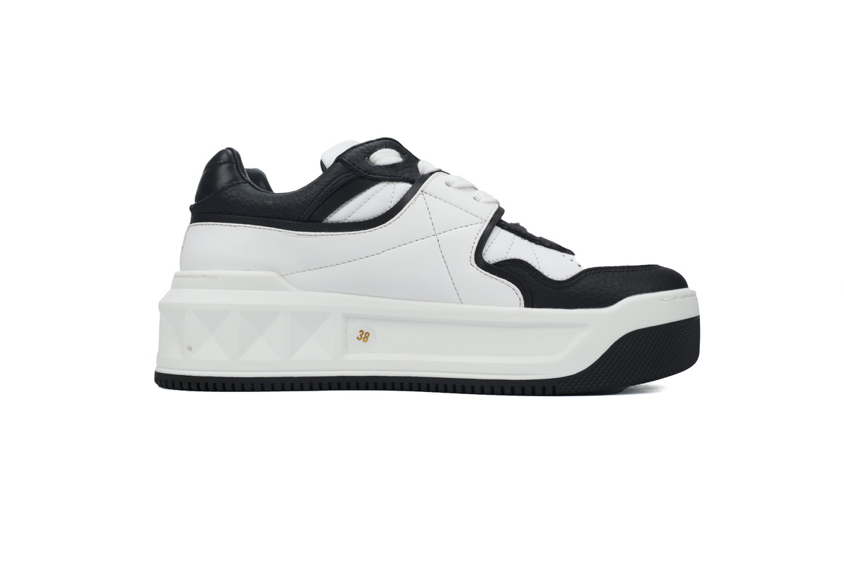 Valentino Garavani ONE STUD Low-Top Sneaker Black and white