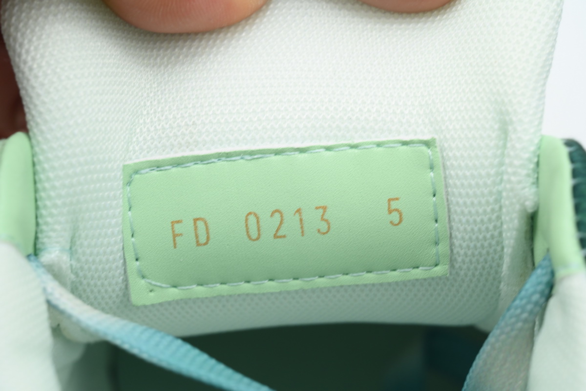 LOUIS VUITTON Trainer Golf Rendering Green Cloth