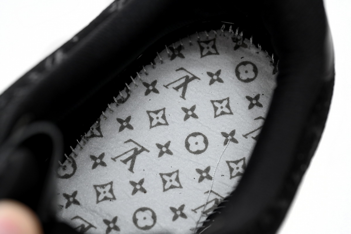 LOUIS VUITTON x Nike Air Force 1 All Black 1A9VD7