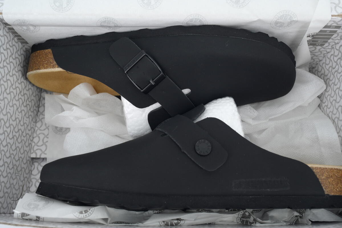 Birkenstock Boston Soft Footbed Black Oil Surface