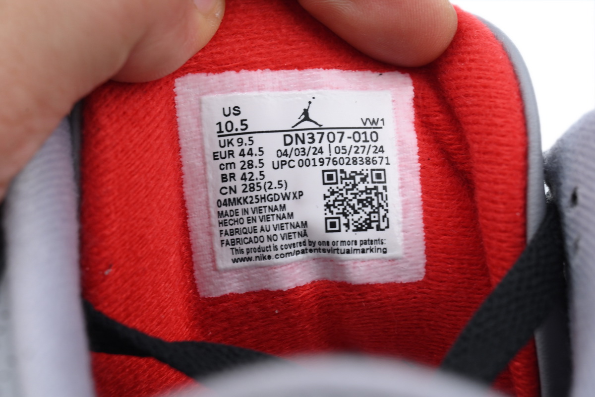 Air Jordan 3 Retro Black Cement DN3707-010