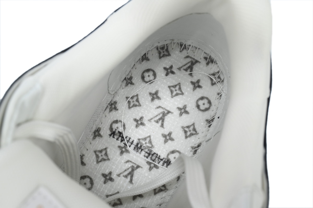 LOUIS VUITTON Trainer Black and White