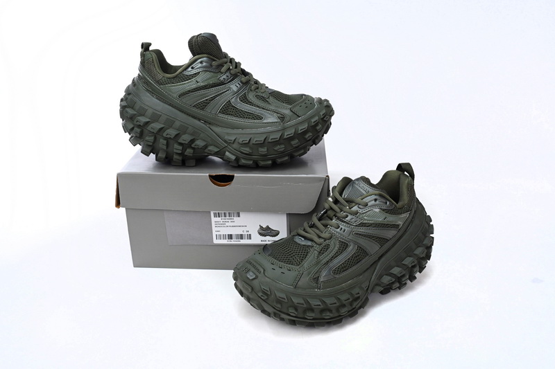 Balenciaga Defender Blackish Green 685611 W2RA6 3000
