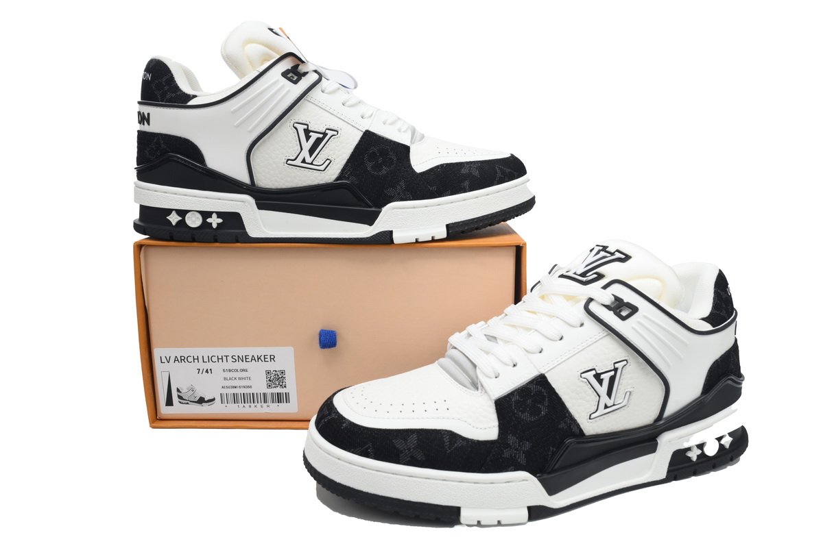 LOUIS VUITTON Trainer White and black