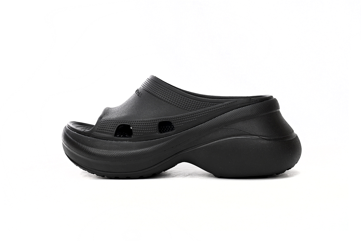 BALENCIAGA Pool Crocs Black 677389 W158E 1000