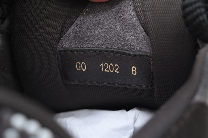 Louis Vuitton Skate Gray Diamonds