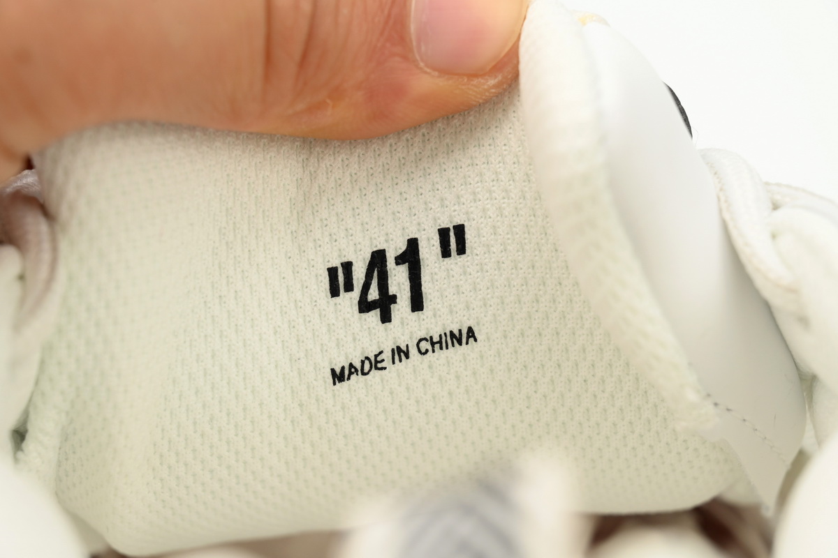 OFF-WHITE Out Of Blue White IIA295F24 FAB00 10005