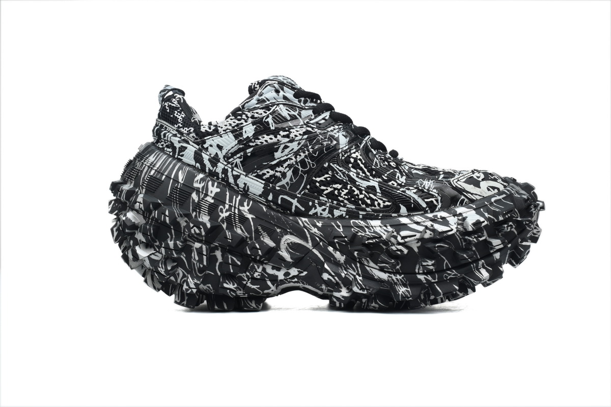 Balenciaga Defender Graffiti 685611 W2RG1 9015