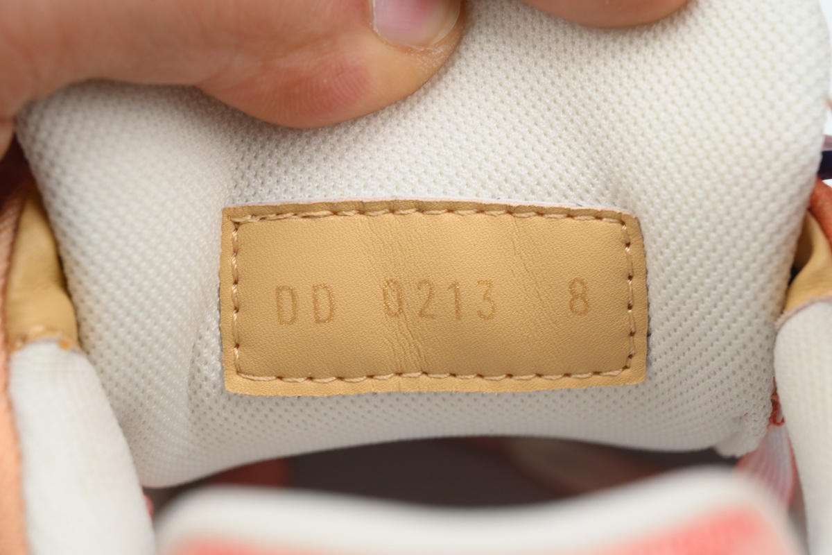 LOUIS VUITTON Trainer Rendering Orange Cloth