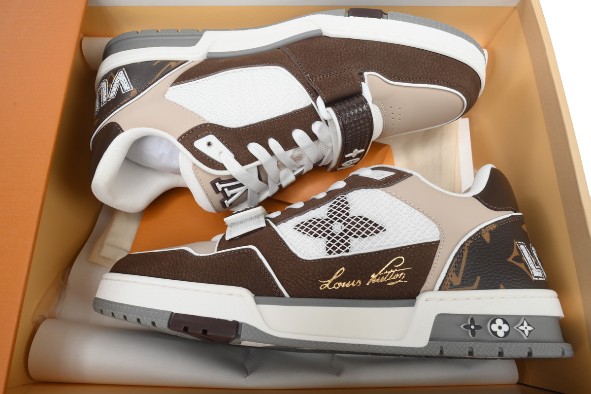 LOUIS VUITTON Trainer Coffee