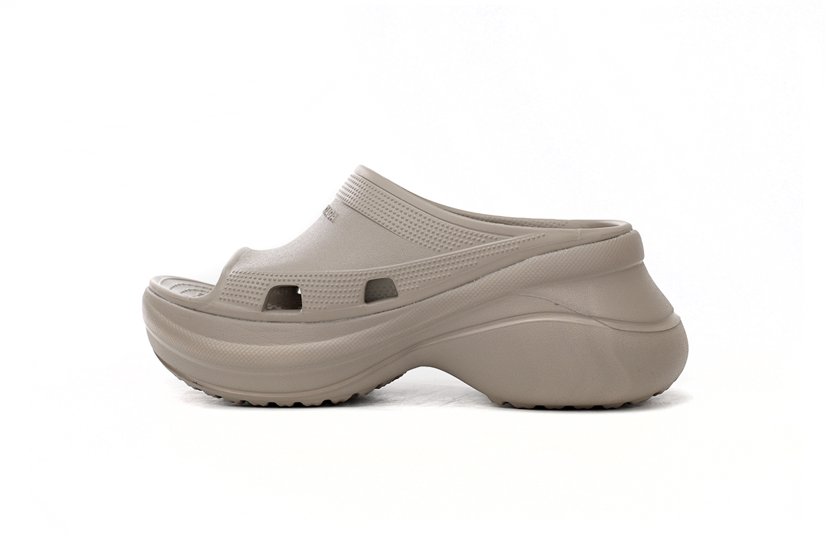 BALENCIAGA Pool Crocs Beige 677386 W1S8E 2500