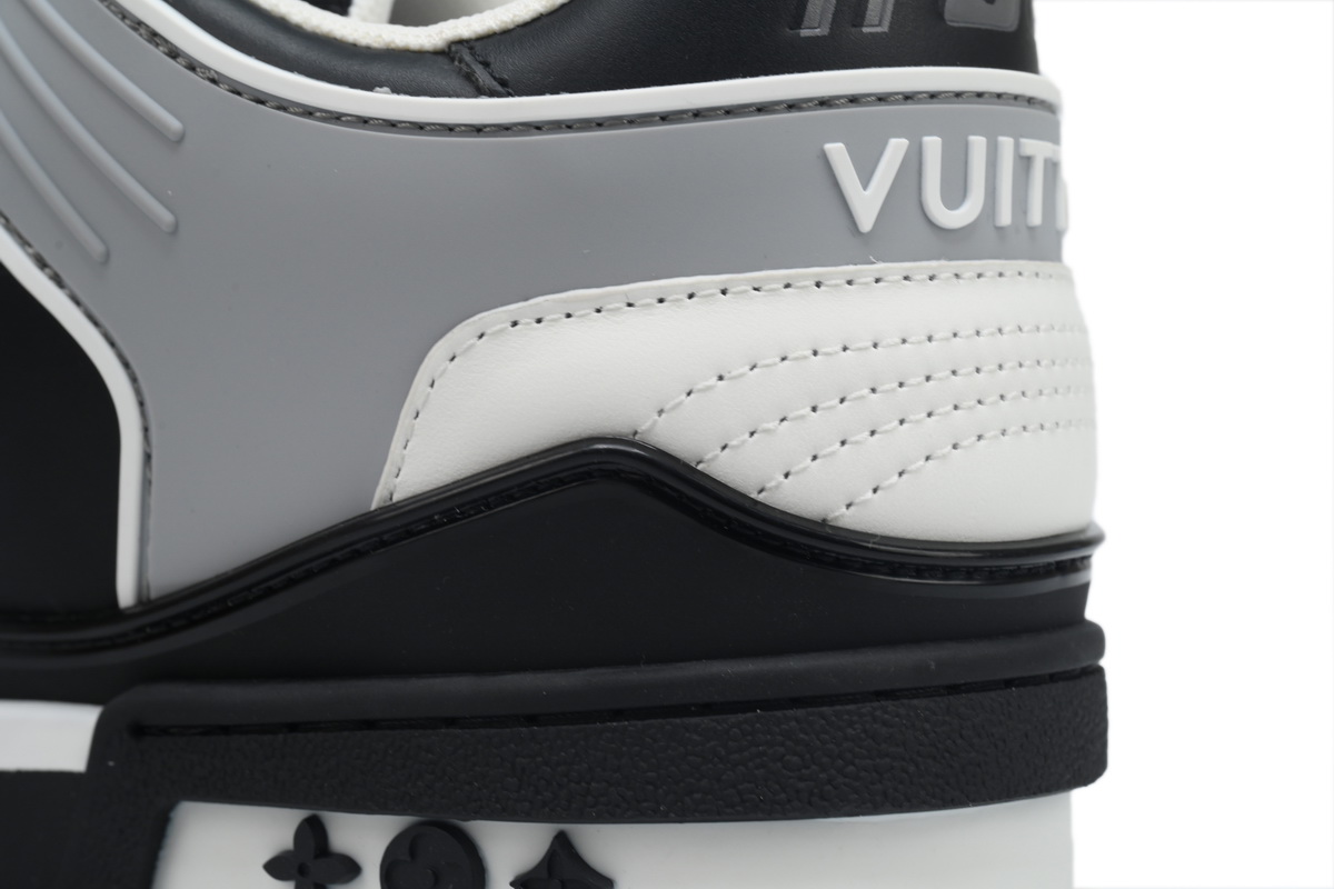LOUIS VUITTON Trainer Black and gray