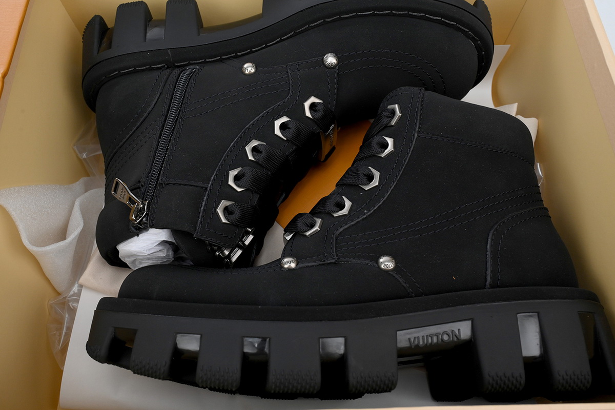 LOUIS VUITTON Martin boots Black pk02