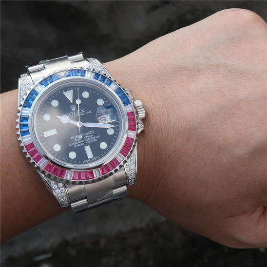 Rolex SUBMARINER SILVER BLUE / RED DIAMOND 40MM