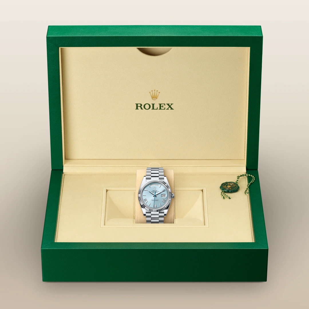 2025 Day-Date 40 Rolex Oyster, 40 mm, platinum M228236-0012
