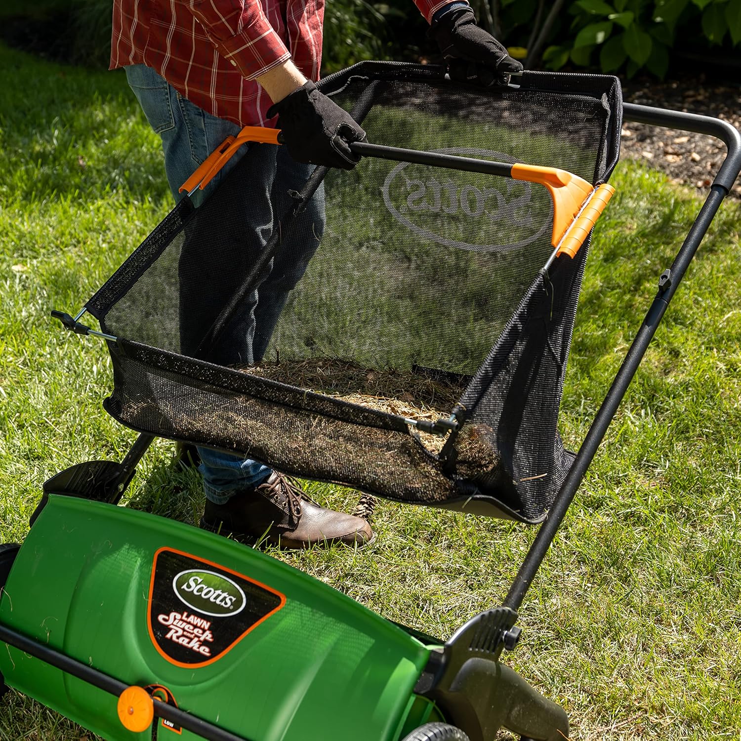 2026 SalesPush-type lawn sweeper, with a sweeping width of 26 inches and a dust collection bag capacity of 3.6 gallons.