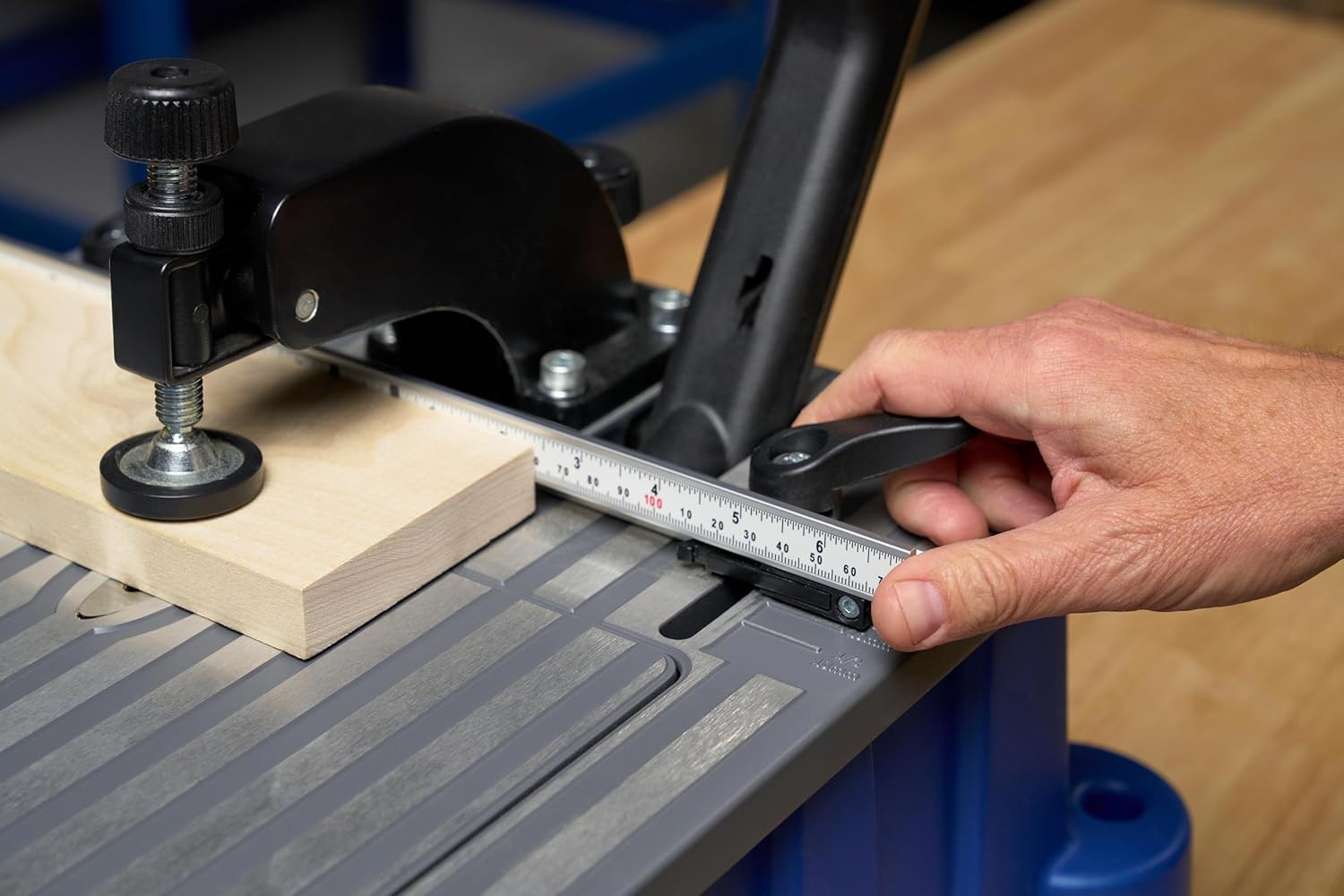 Engineer's pocket drill machine - Automatic fixture system - Woodworking tool - Extremely easy to install and use - Compared to standard pocket drill fixtures, its manufacturing speed is twice as fast, while the required workload is only half.